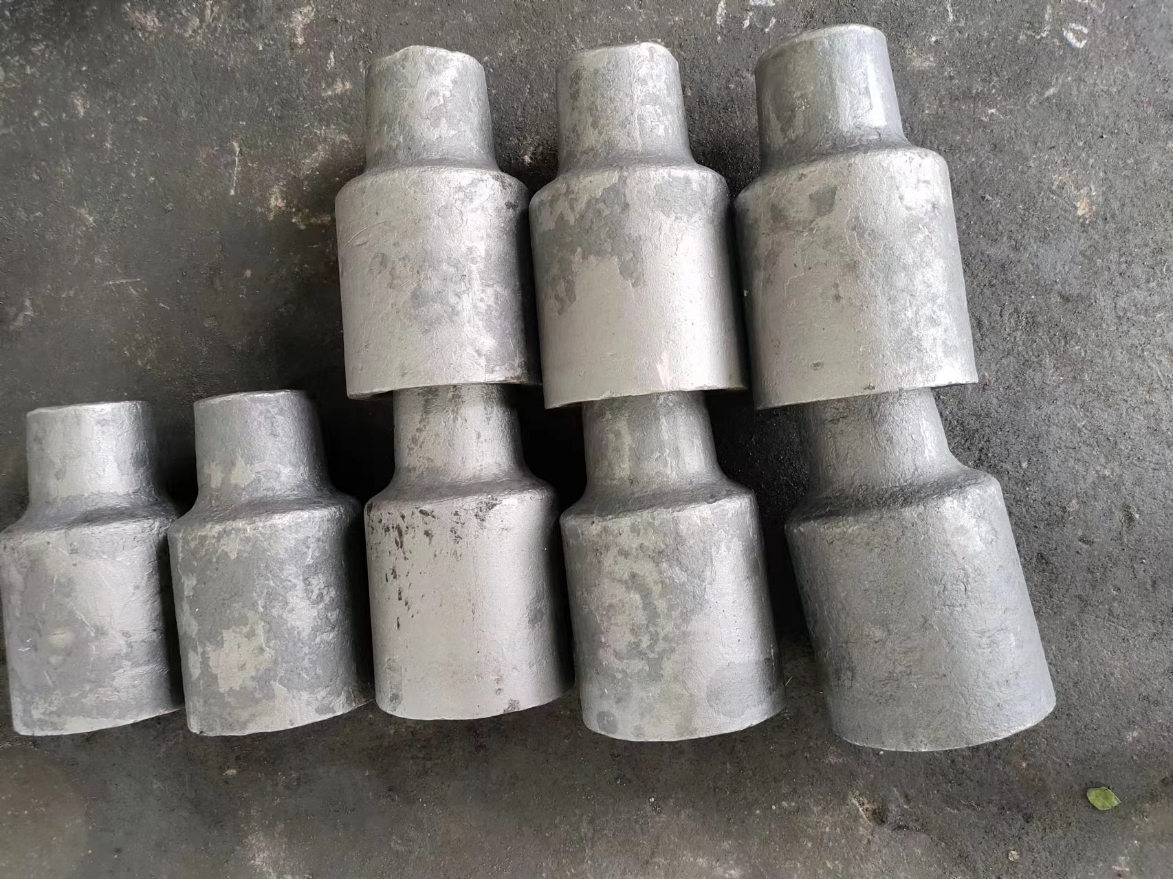 अटो पार्ट्स कास्टिङ र अटो पार्ट्स फोर्जिङ बीच के भिन्नताहरू छन्?